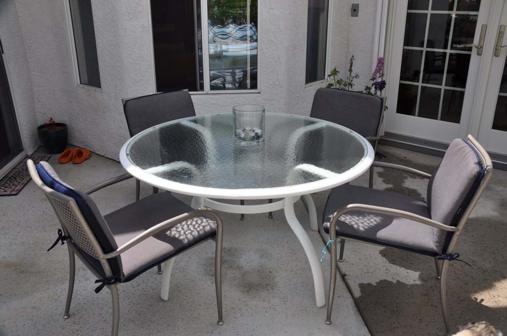 Cozy Table and Chairs