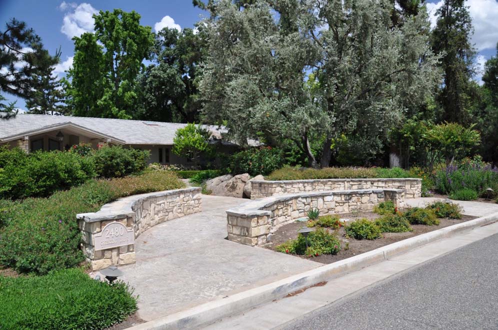 Two Sides Entry Garden